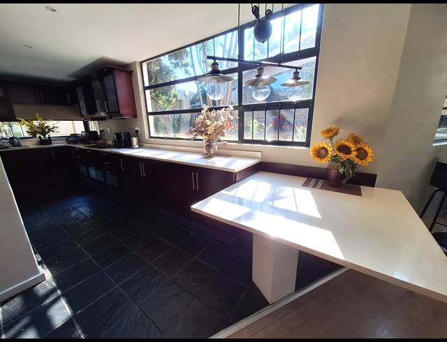 5 BEDROOM HOUSE TO LET IN UMHLANGA CENTRAL